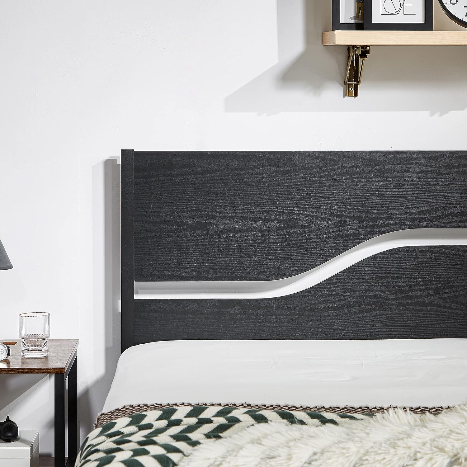 VECELO Platform Bed Frame/Mattress Foundation with Rustic Vintage Wood Headboard