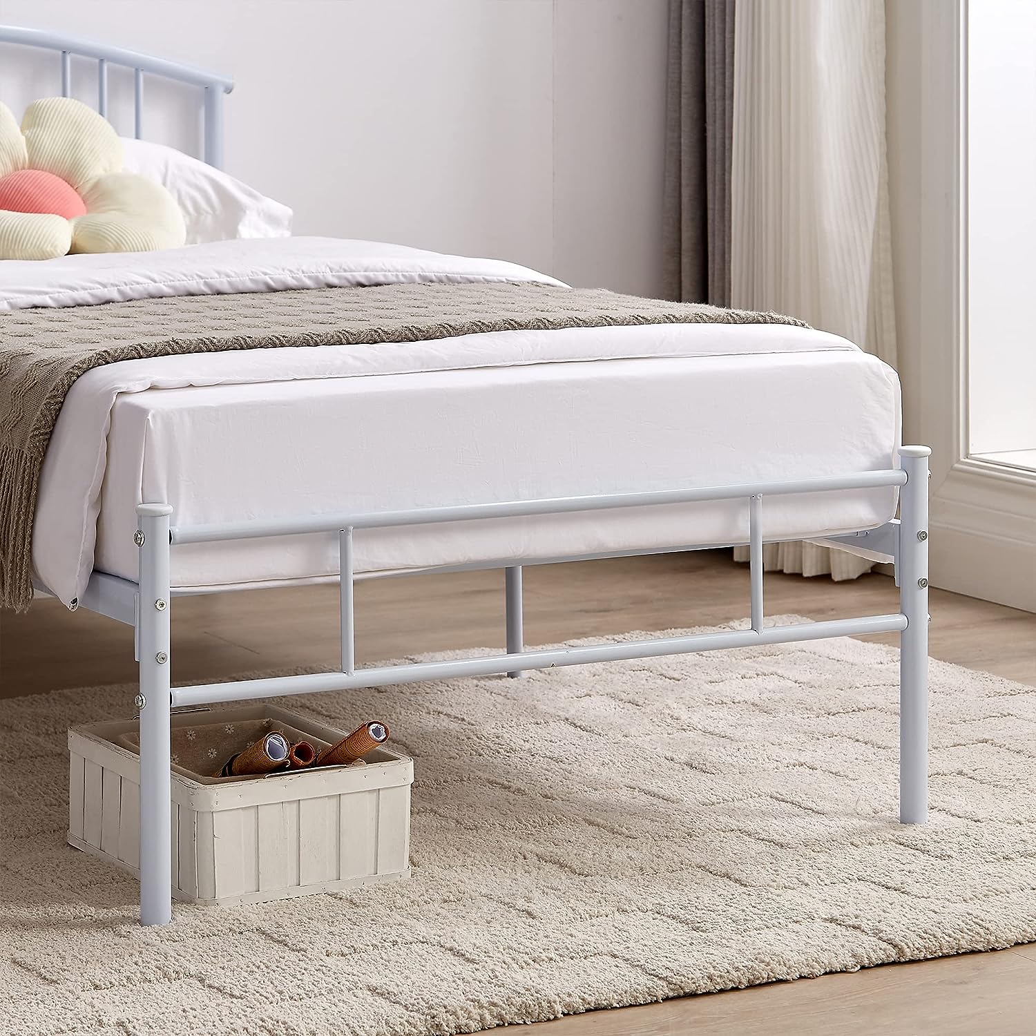VECELO Modern Metal Bed Frame Mattress Foundation with curve headboard and Footboard - VECELO