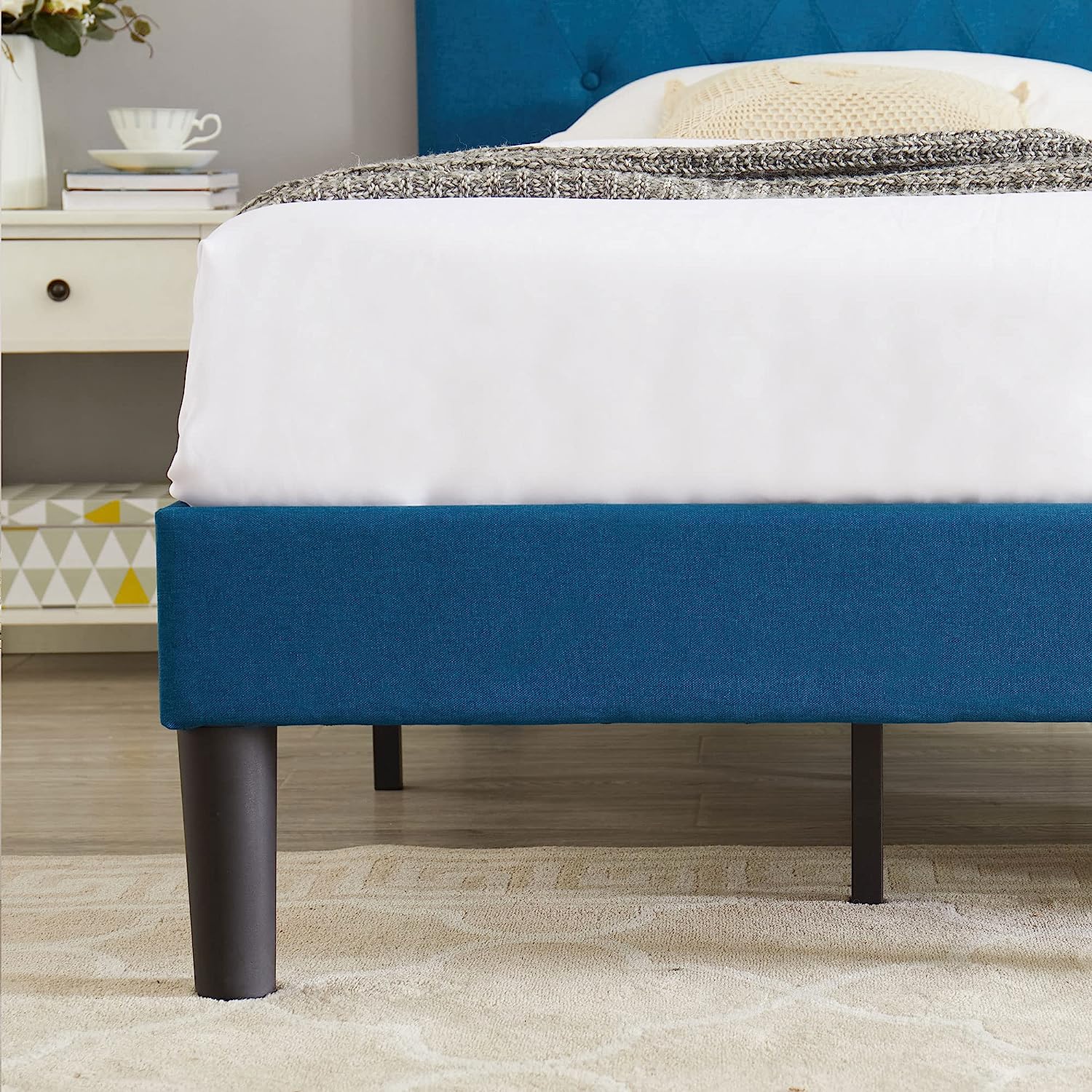 VECELO Classic Upholstered Platform Bed Frame with Diamond Stitched Cloth - VECELO