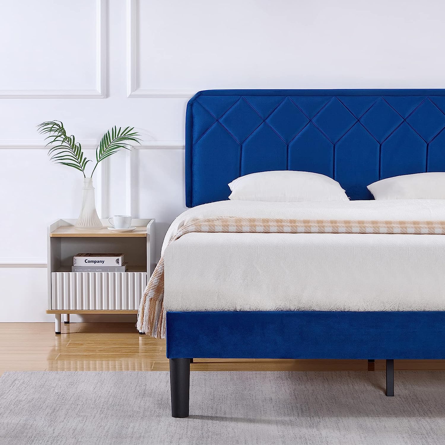 VECELO Premium Leather Upholstered Platform Bed Frame
