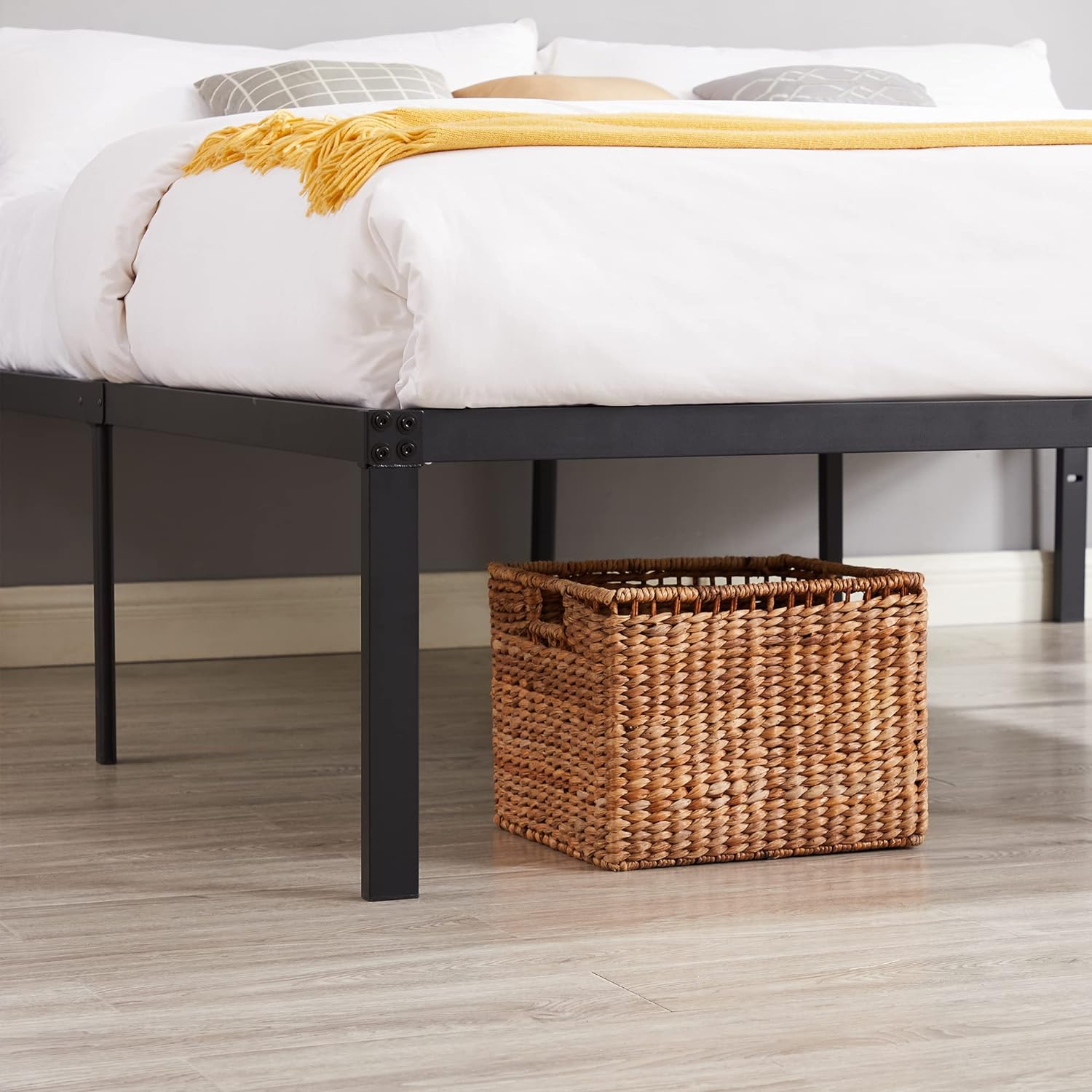 VECELO Metal Platform Bed Frame Heavy Duty Steel Slat, No Box Spring Needed