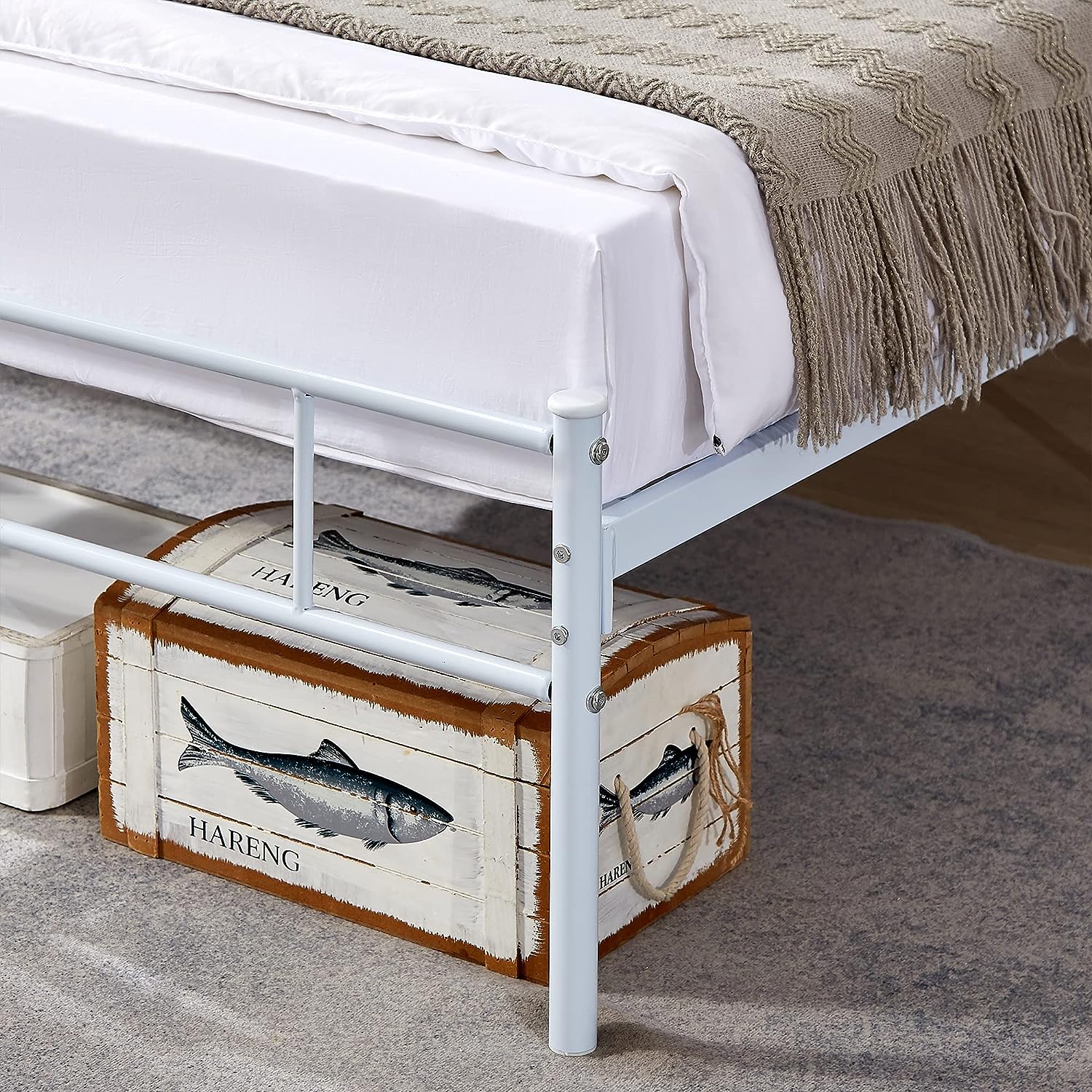 VECELO Modern Metal Bed Frame Mattress Foundation with curve headboard and Footboard