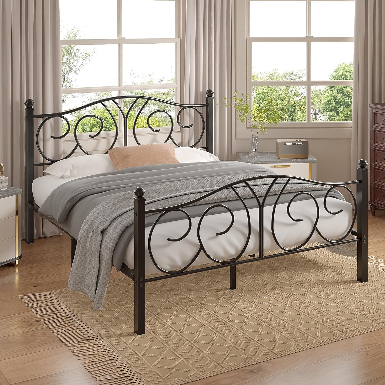 VECELO Metal Platform Bed Frame/Mattress Foundation