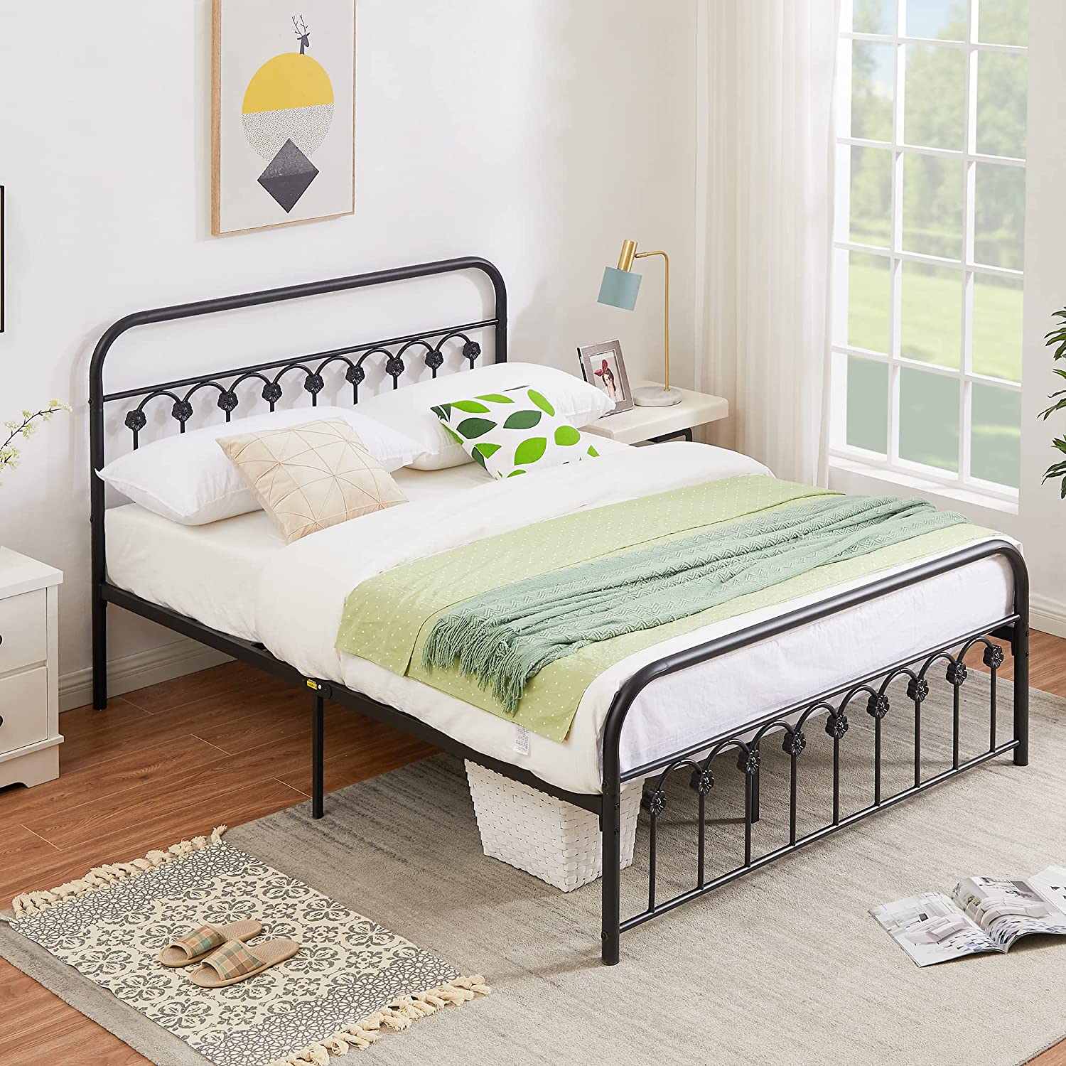VECELO Metal Bed Frame/Mattress Foundation with Vintage Flower Headboard & Footboard